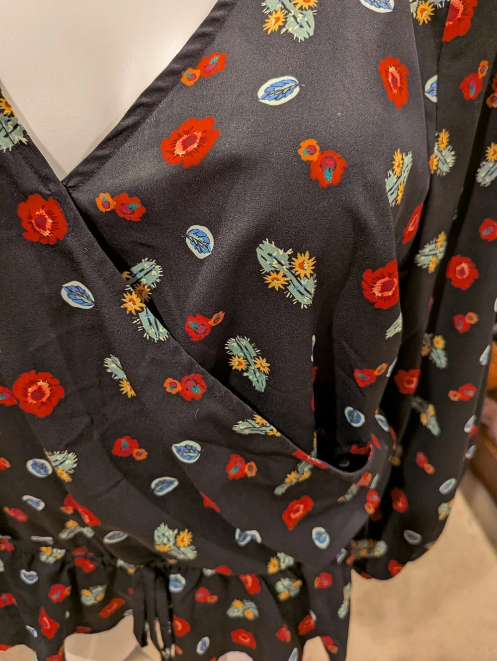 Eloquii Black Cactus & Floral Blouse - 20 - Picture 5 of 7